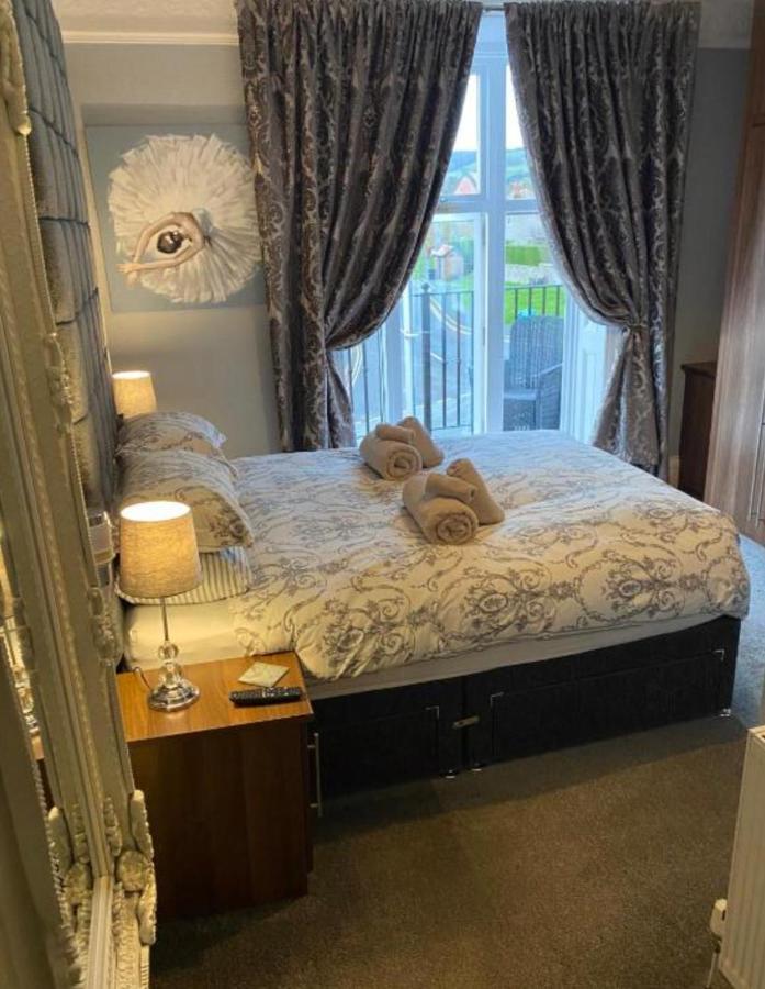The Wayfarer, Robin Hoods Bay * Robin Hood's Bay